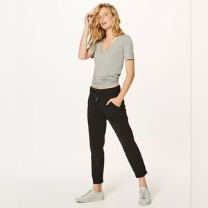 Lululemon On The Fly Pant Woven Designed for On the Move Size 4